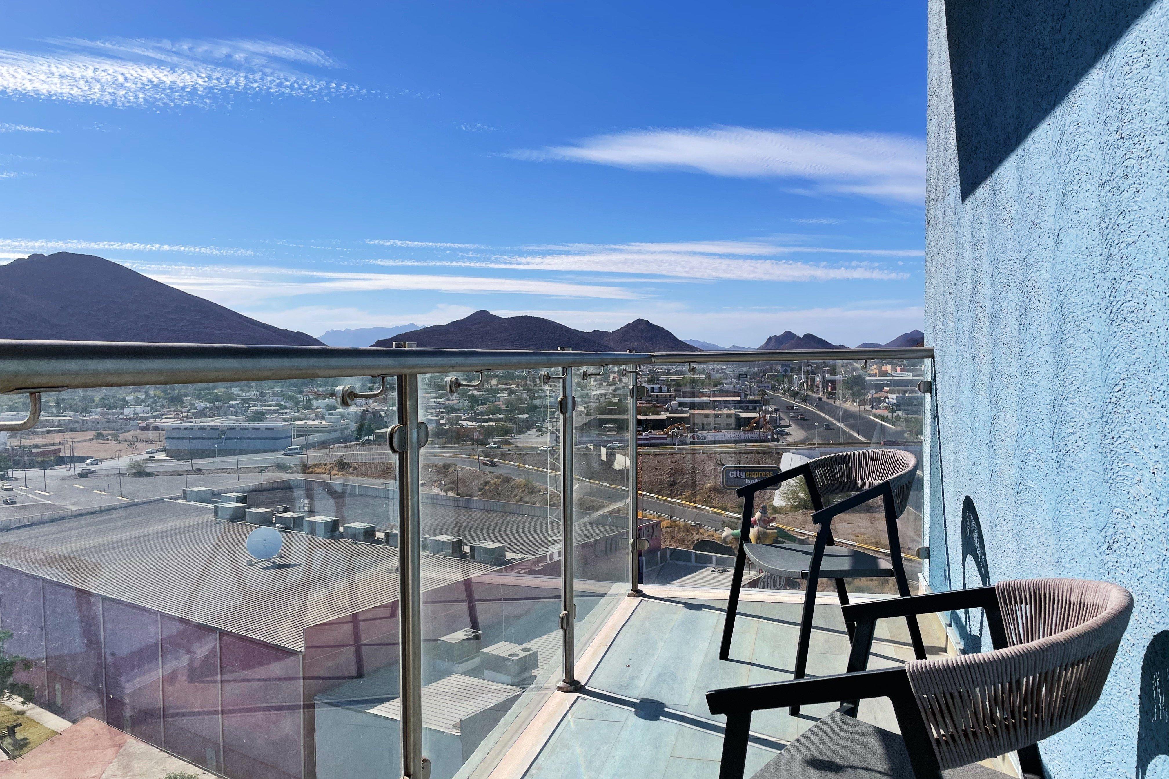 Holiday Inn Express Guaymas By Ihg Luaran gambar View from the balcony of a suite at the M Resort