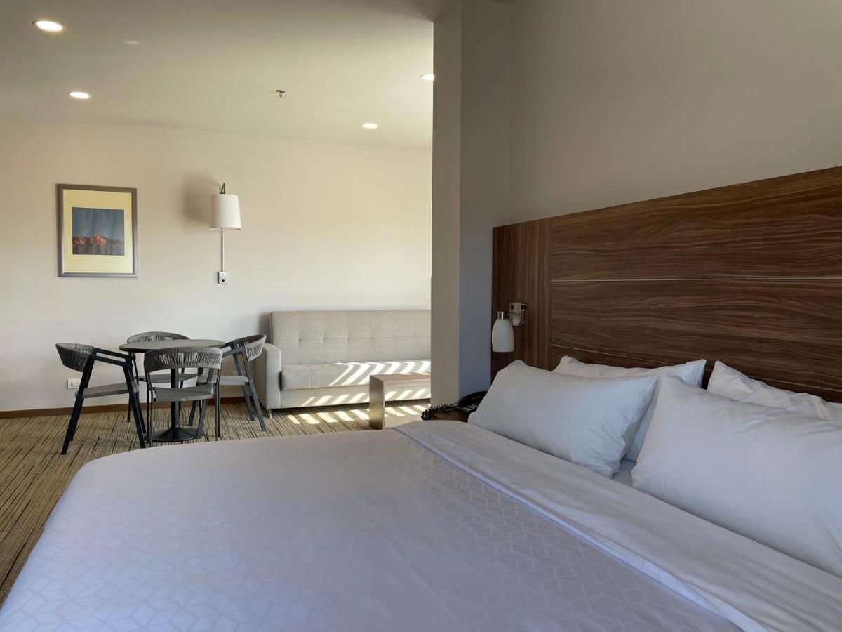 Holiday Inn Express Guaymas By Ihg Luaran gambar A room at the hotel