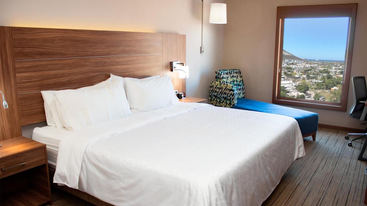 Holiday Inn Express Guaymas By Ihg Luaran gambar A room at the Holiday Inn Express in San Diego, California